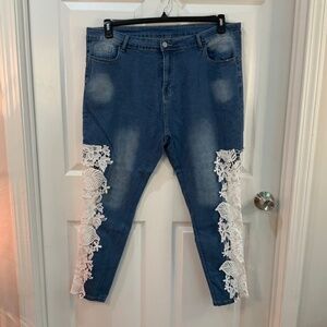 LACE CROPPED SLIM FIT JEANS PLUS SIZE 4X